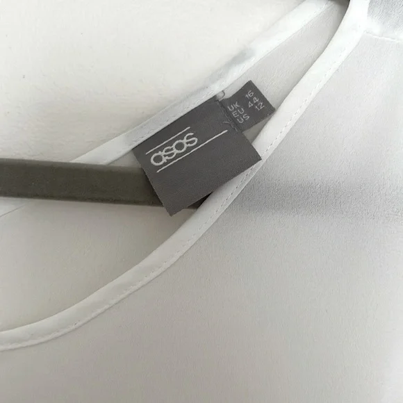 ASOS Design - Flowy Chiffon Top - Picture 2 of 2